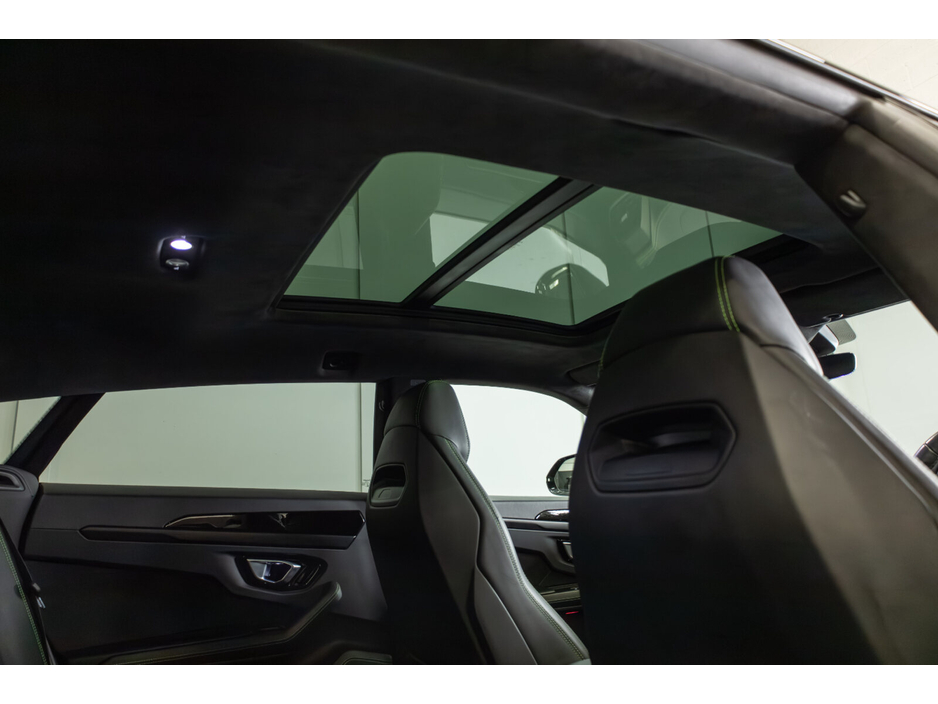 2021 Lamborghini Urus - image 15