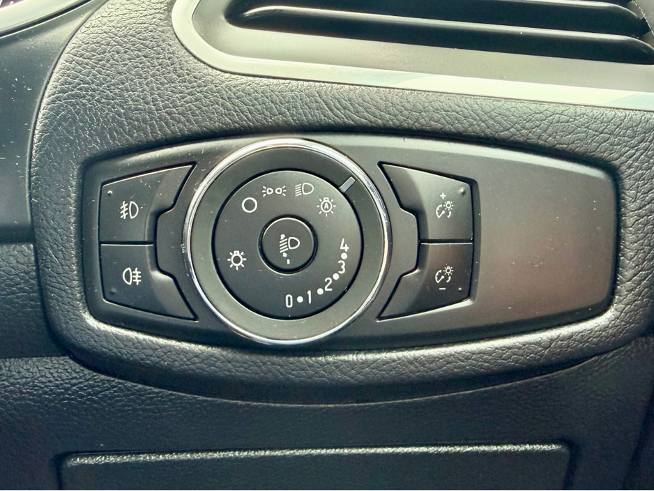 2016 Ford S-Max - image 35