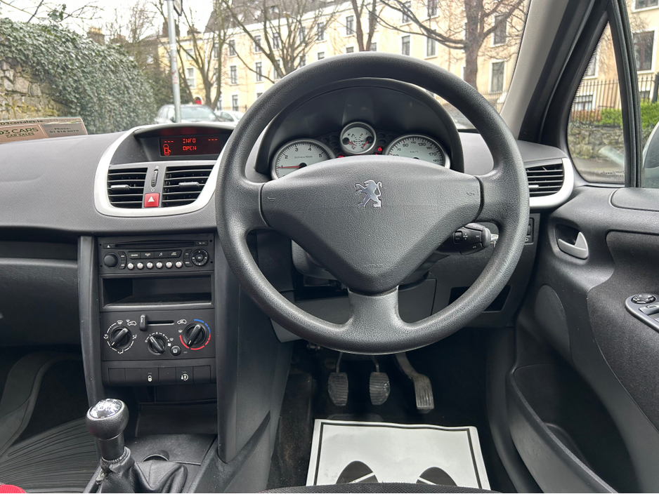 2007 Peugeot 207 - image 15