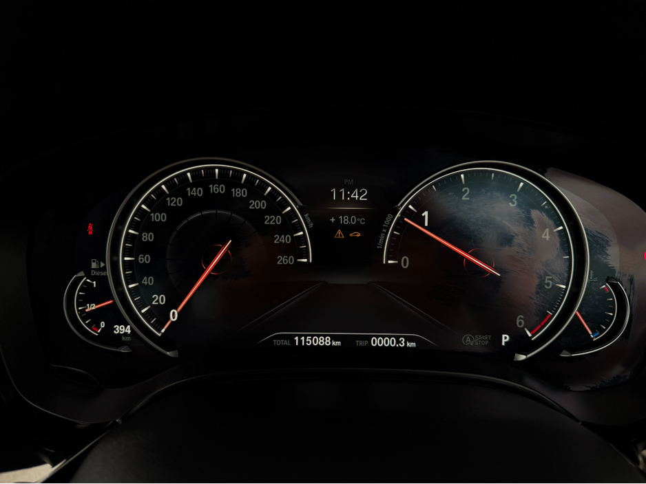 2017 BMW 5 Series - image 27