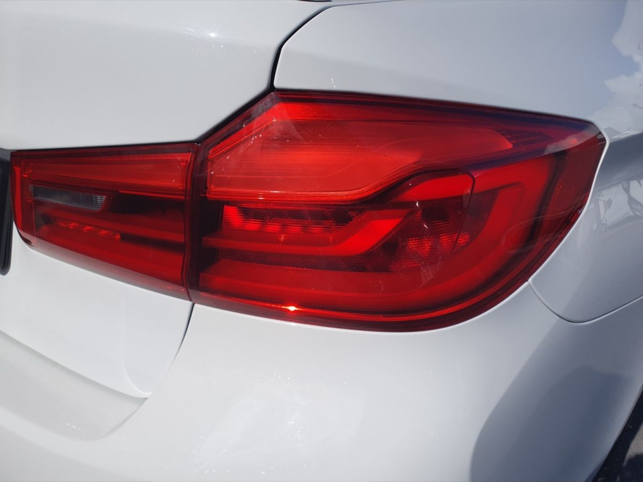 2020 BMW 5 Series - image 20