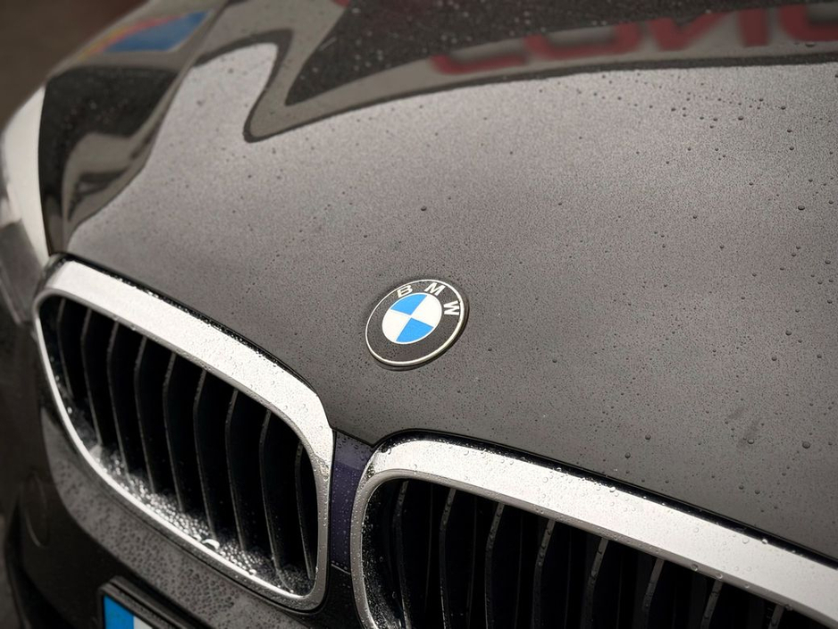 2017 BMW 5 Series - image 22