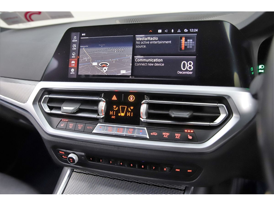 2021 BMW 3 Series - image 22