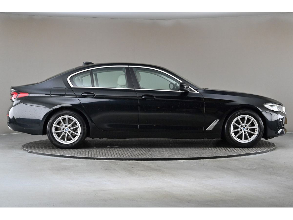 2021 BMW 5 Series - image 11