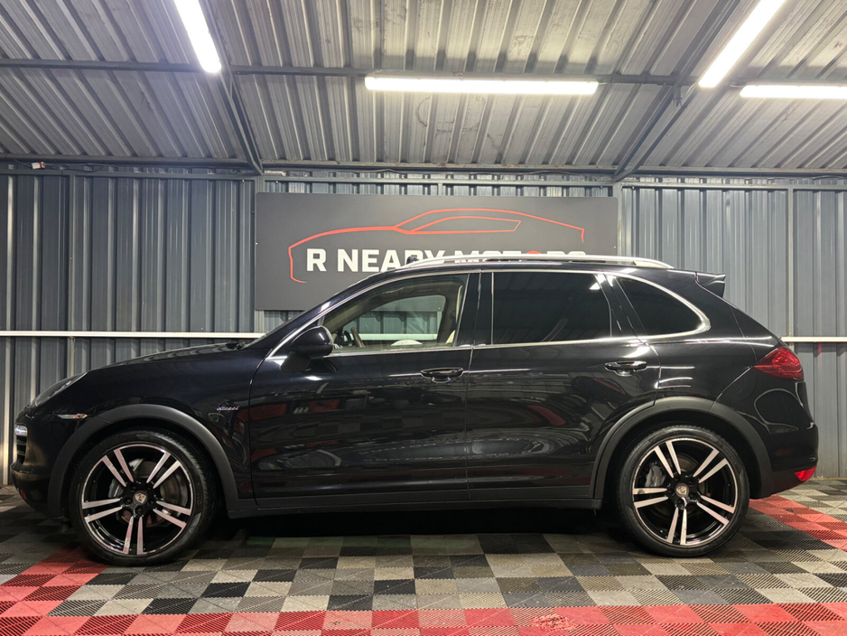 2012 Porsche Cayenne - image 3