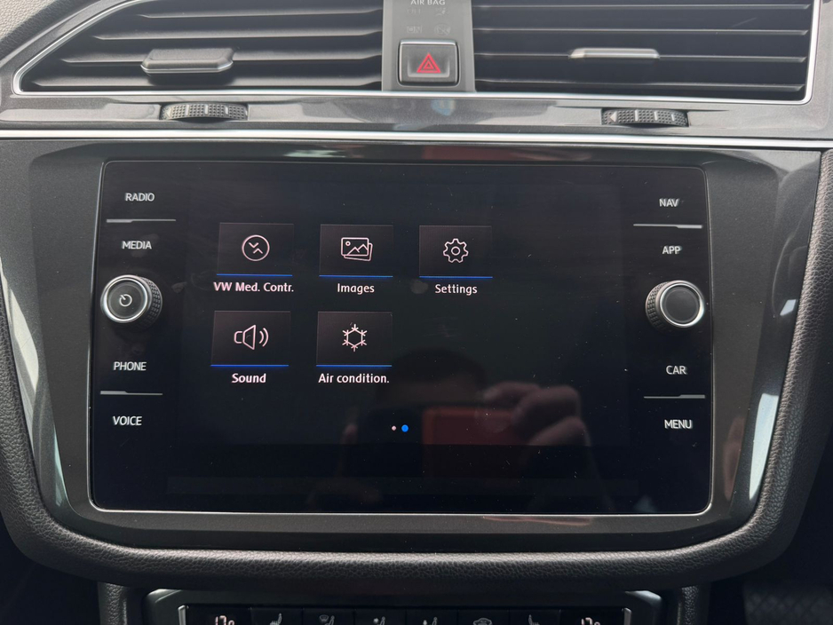 2018 Volkswagen Tiguan - image 25