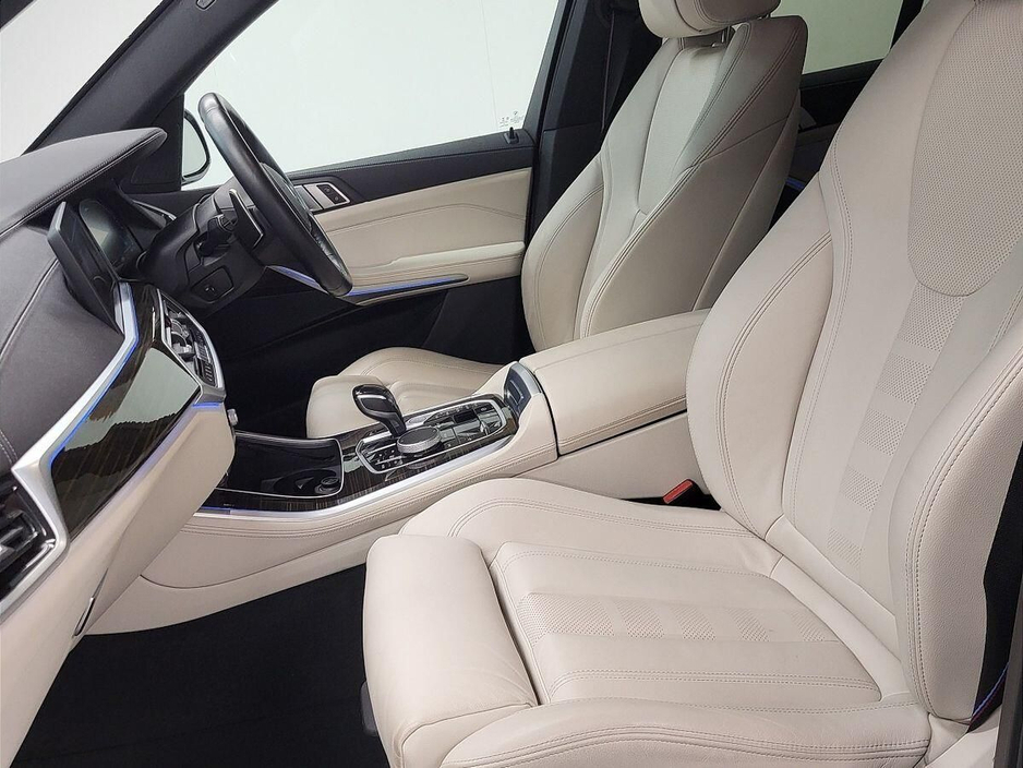 2021 BMW X5 - image 7