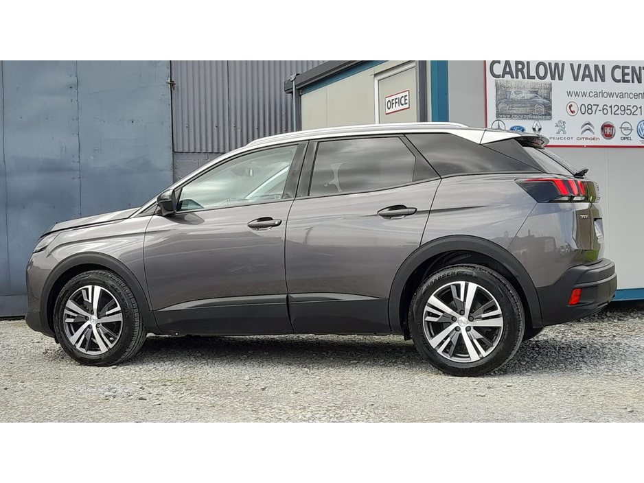 2023 Peugeot 3008 - image 3