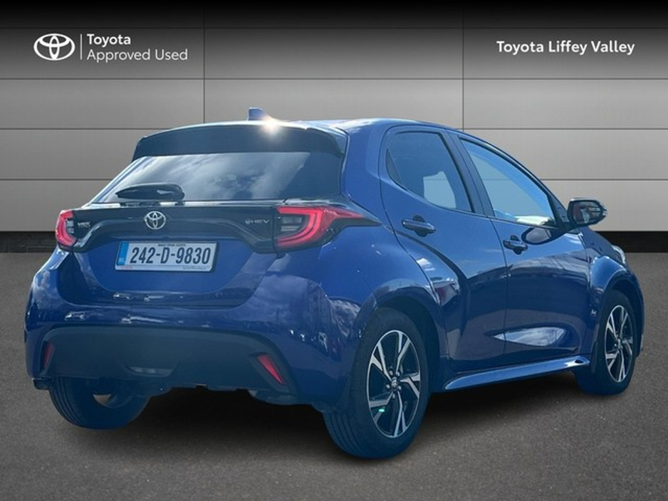 2024 Toyota Yaris - image 2