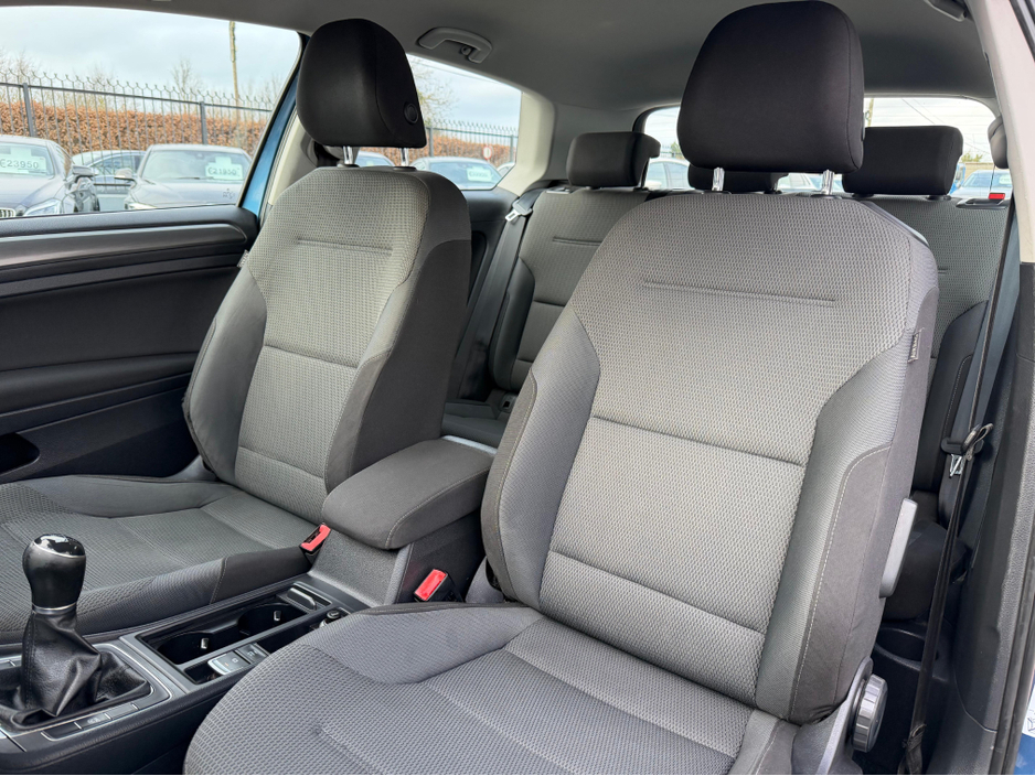 2013 Volkswagen Golf - image 15