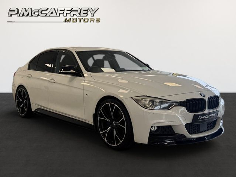 2017 BMW 3 Series - image 3