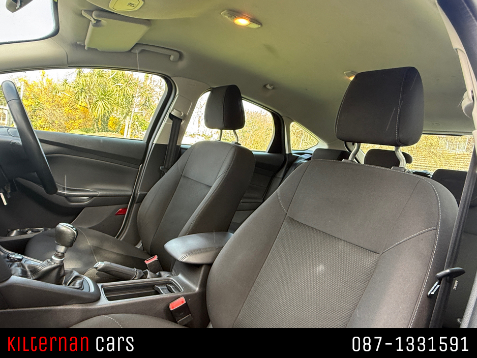 2015 Ford Focus - image 12