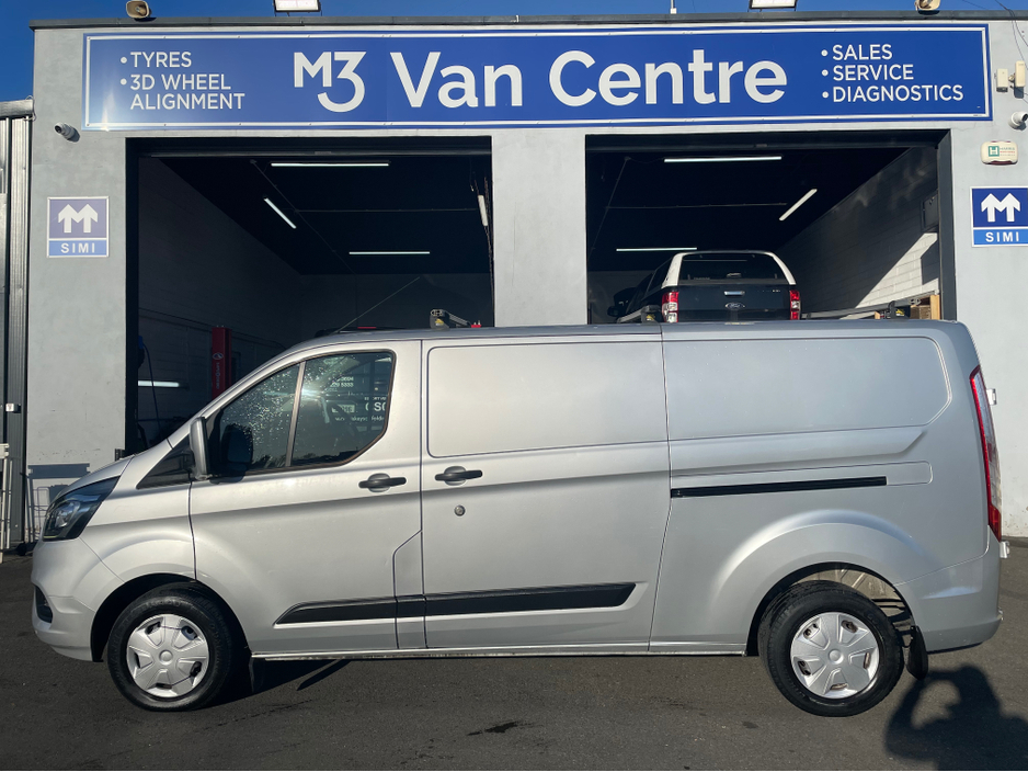 2022 Ford Transit Custom - image 3