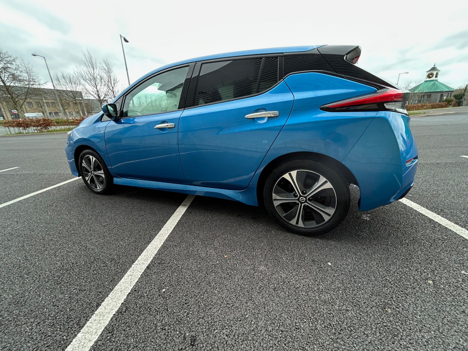 2022 Nissan Leaf - image 5