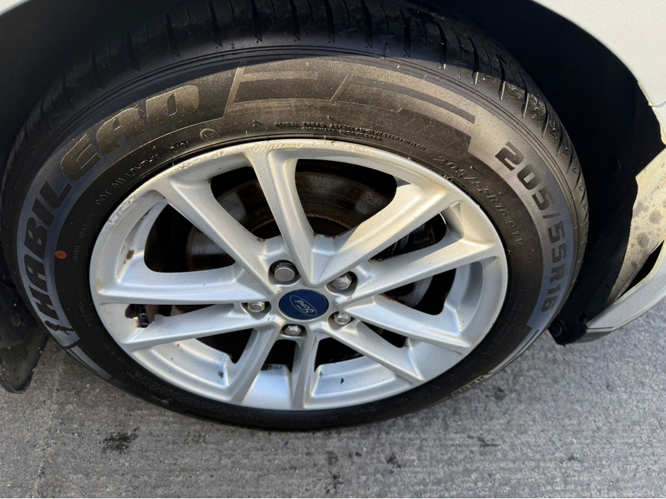 2015 Ford Focus - image 4