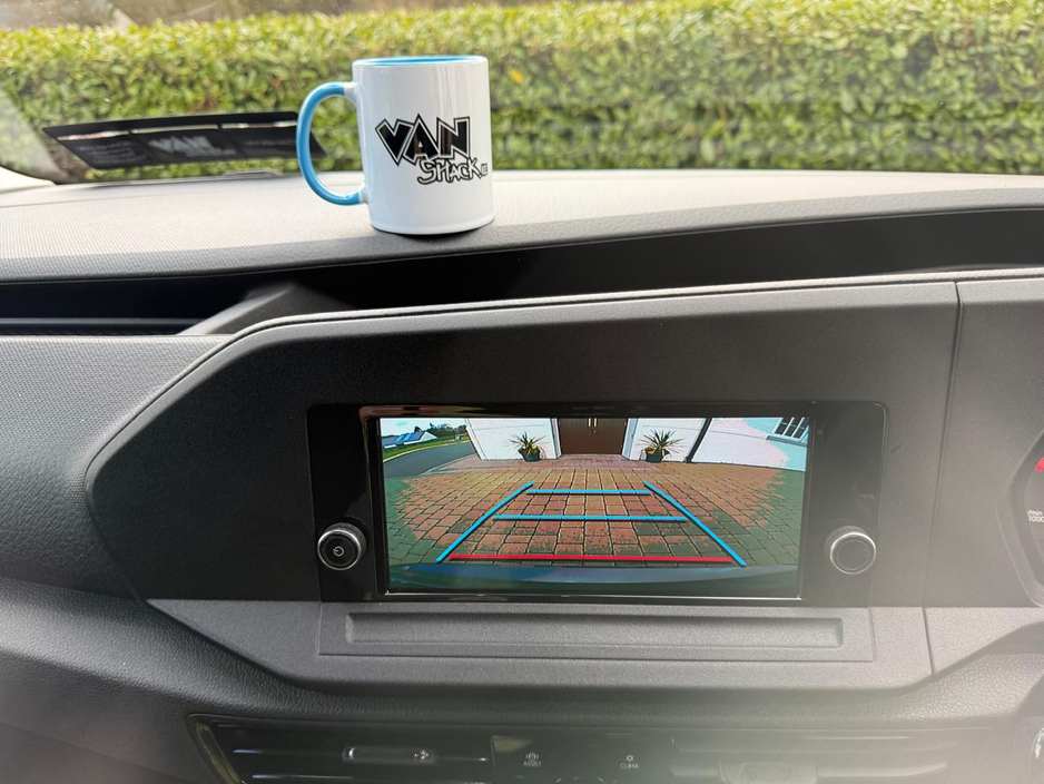 2023 Volkswagen Caddy - image 14