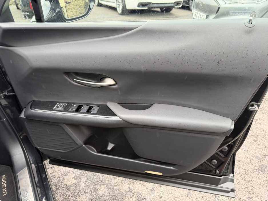 2021 Lexus UX 250 H - image 16
