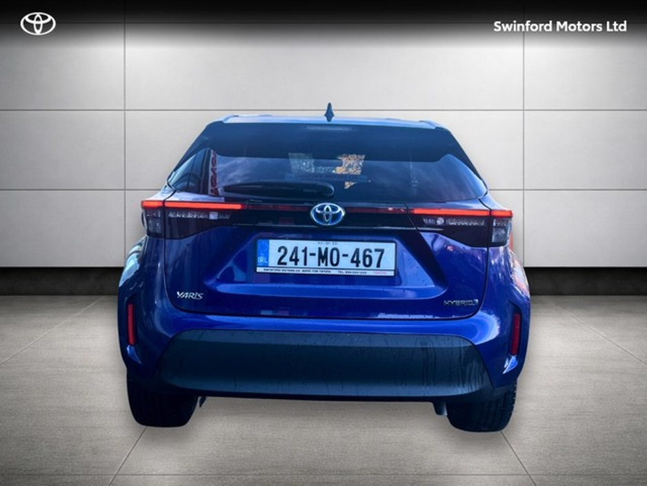 2024 Toyota Yaris Cross - image 4