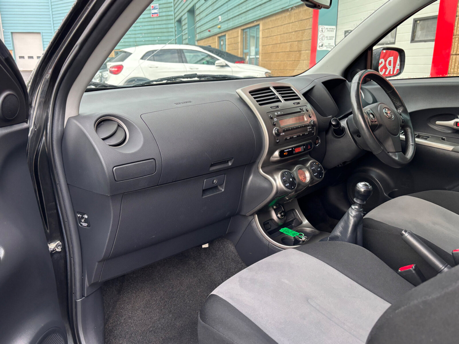 2011 Toyota Urban Cruiser - image 11