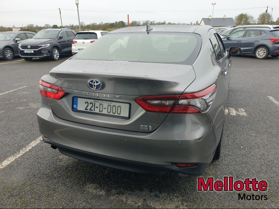 2022 Toyota Camry - image 5