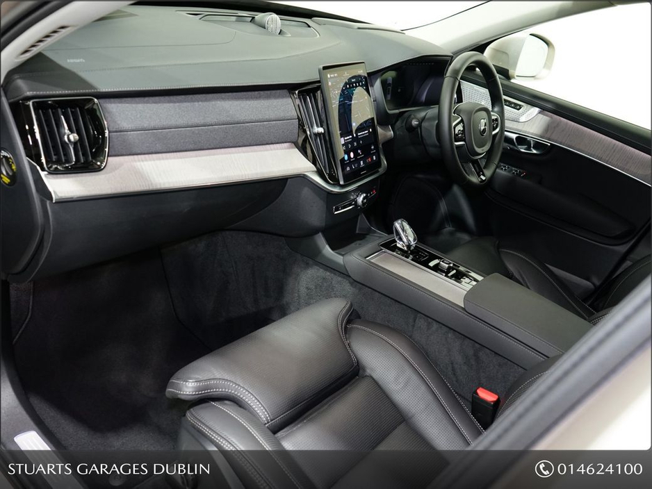 2025 Volvo XC90 - image 12