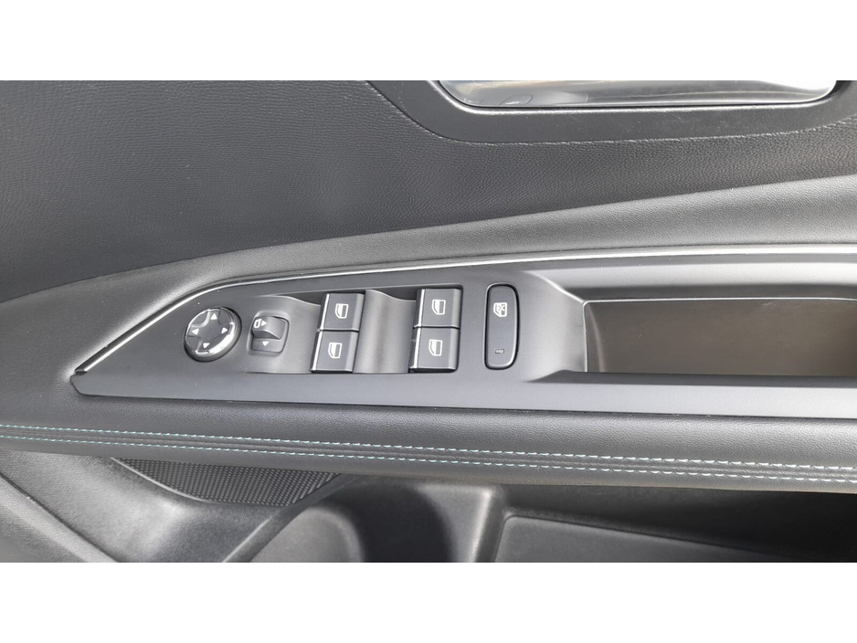 2023 Peugeot 3008 - image 12