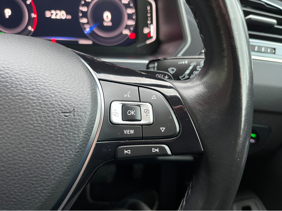 2020 Volkswagen Tiguan R-LINE AUTOMATIC 150HP 1.5 TSI //MASSIVE SPEC//FULL LEATHER//PANORAMIC GLASS ROOF//SAT NAV// €34,950