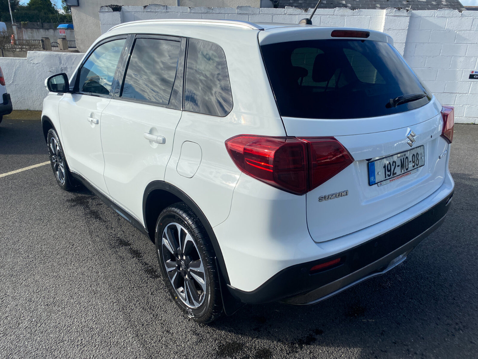 2019 Suzuki Vitara - image 5