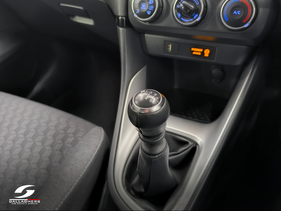 2024 Toyota Yaris (241) LUNA 1.5 PETROL IRISH CAR 1 OWNER €22,495