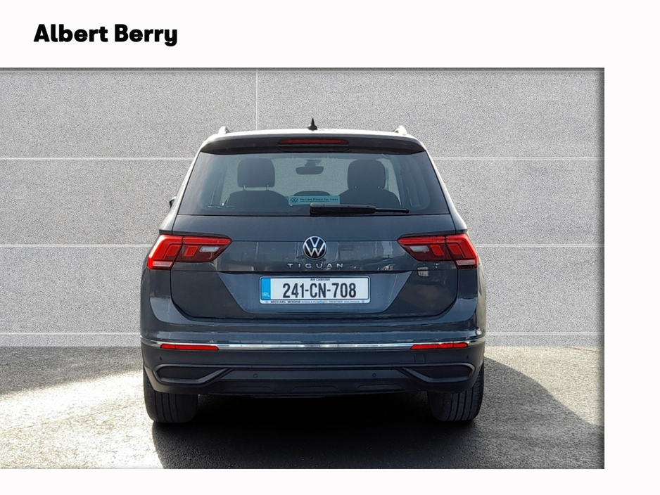 2024 Volkswagen Tiguan - image 5