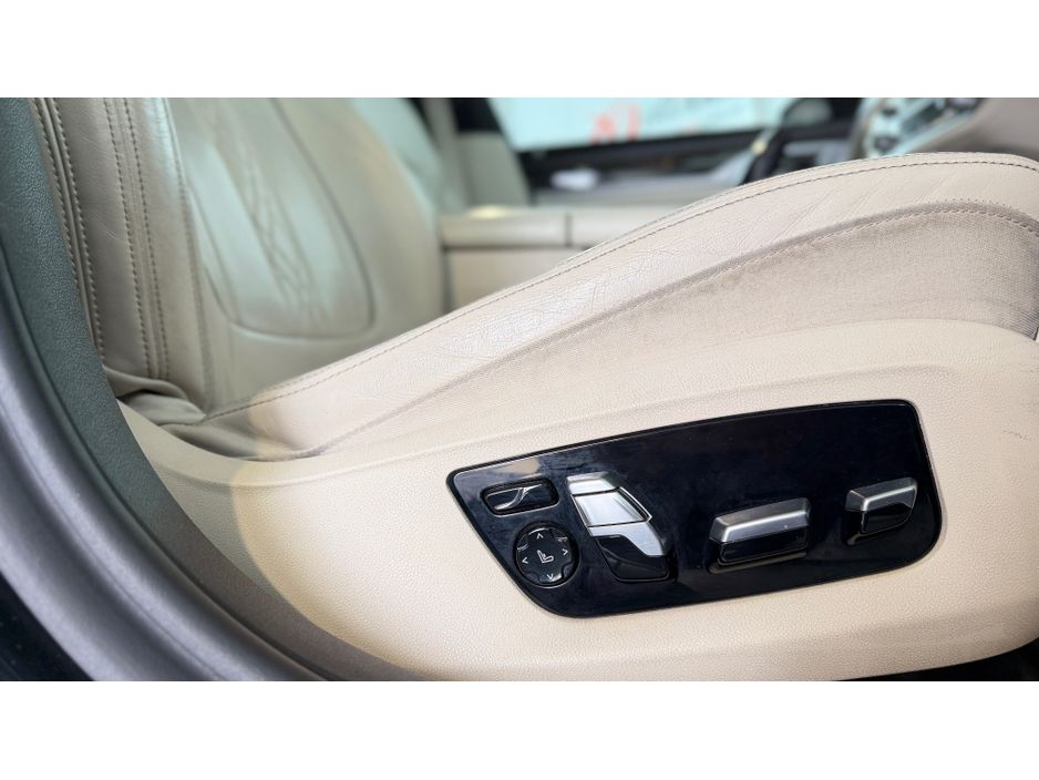 2018 BMW 7 Series - image 6