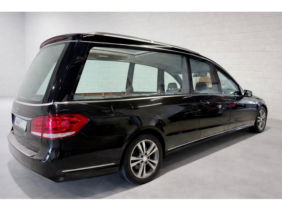 2014 Mercedes-Benz 220 - image 2