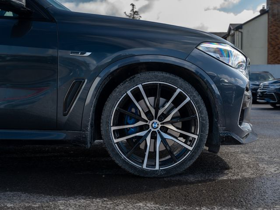 2021 BMW X5 - image 6