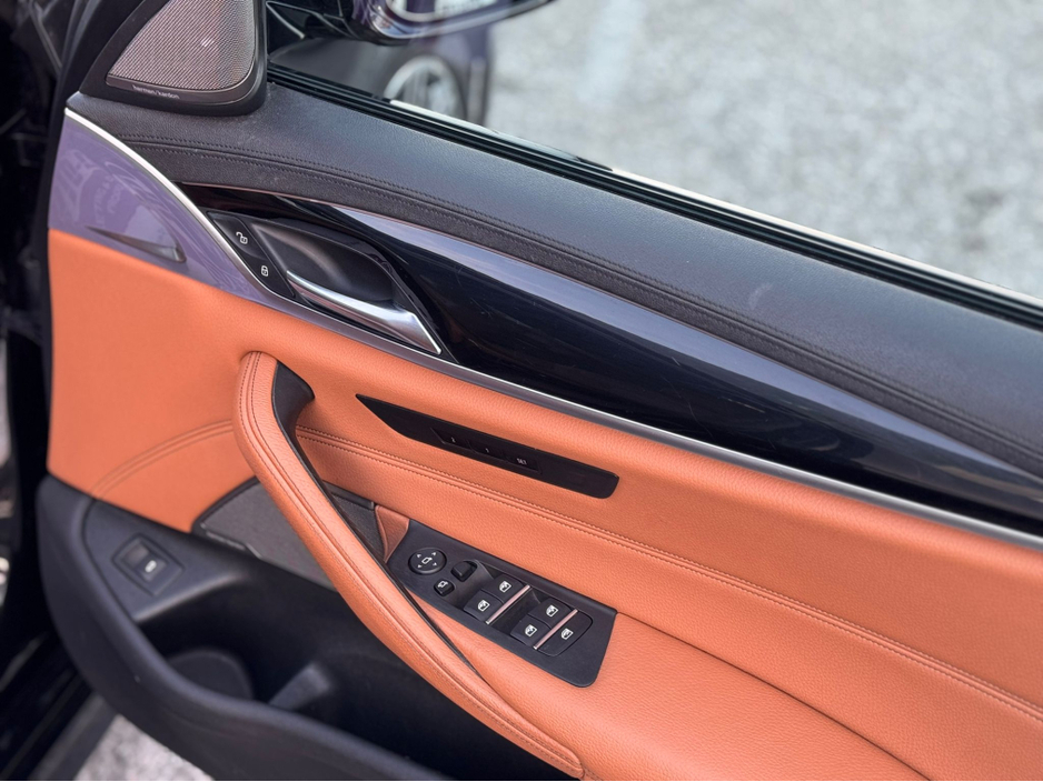 2017 BMW 5 Series - image 19