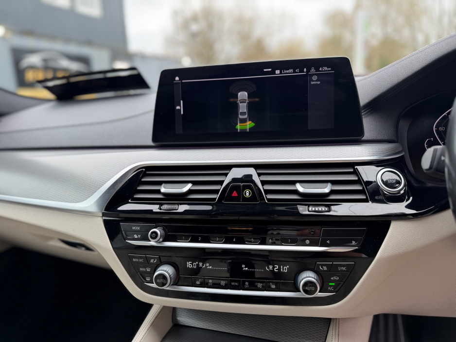 2019 BMW 5 Series - image 14