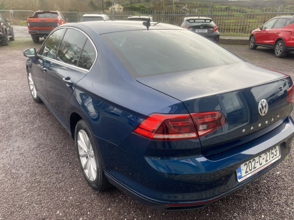 2020 Volkswagen Passat - image 4