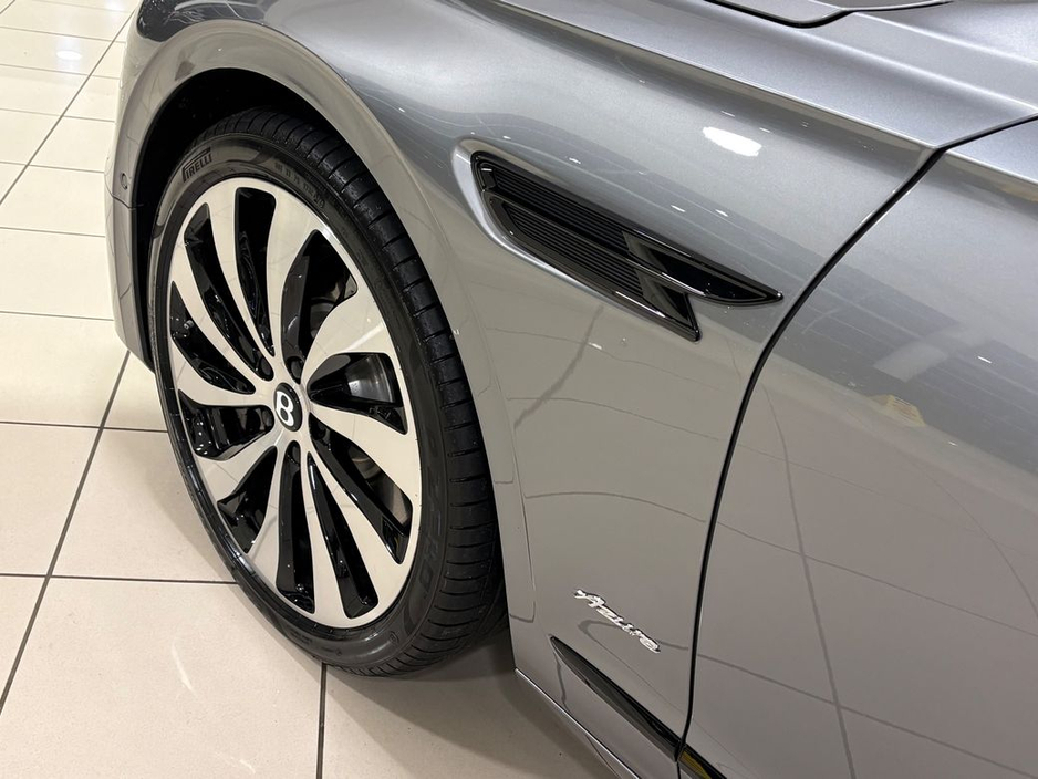 2025 Bentley Flying Spur 3.0 V6 E-HYBRID AZURE=AS NEW//HUGE SPEC=PAN ROOF//BALANCE OF BENTLEY WARRANTY=ONLY €150 ANNUAL ROAD TAX//TAILORED FINANCE PACKAGES AVAILABLE=TRADE INS €249,995