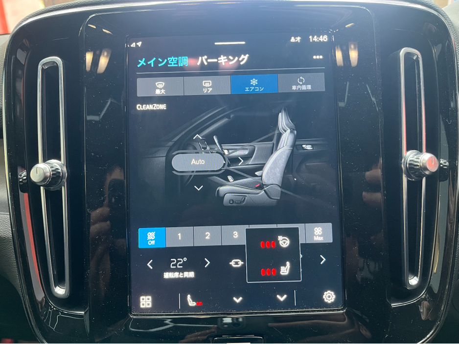 2022 Volvo XC40 - image 21