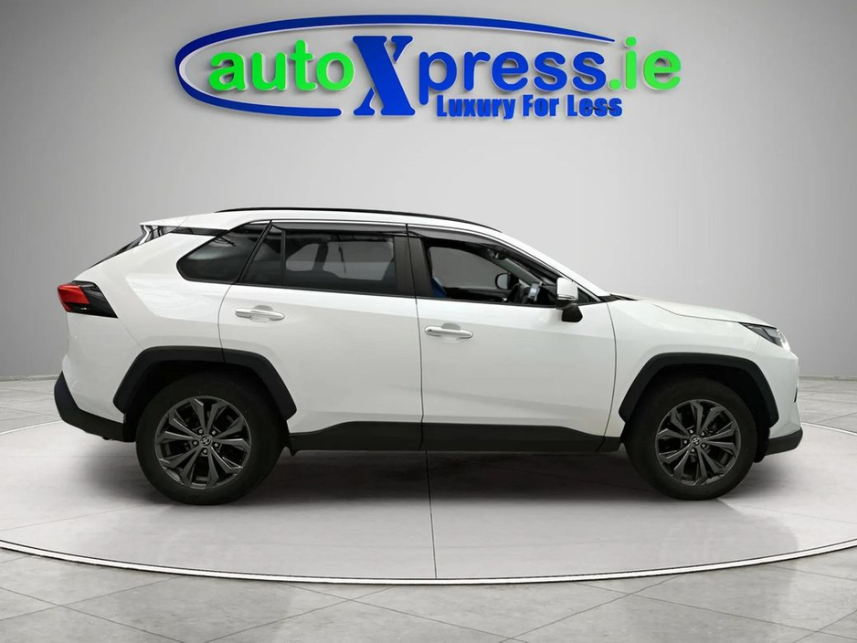 2022 Toyota Rav4 - image 3