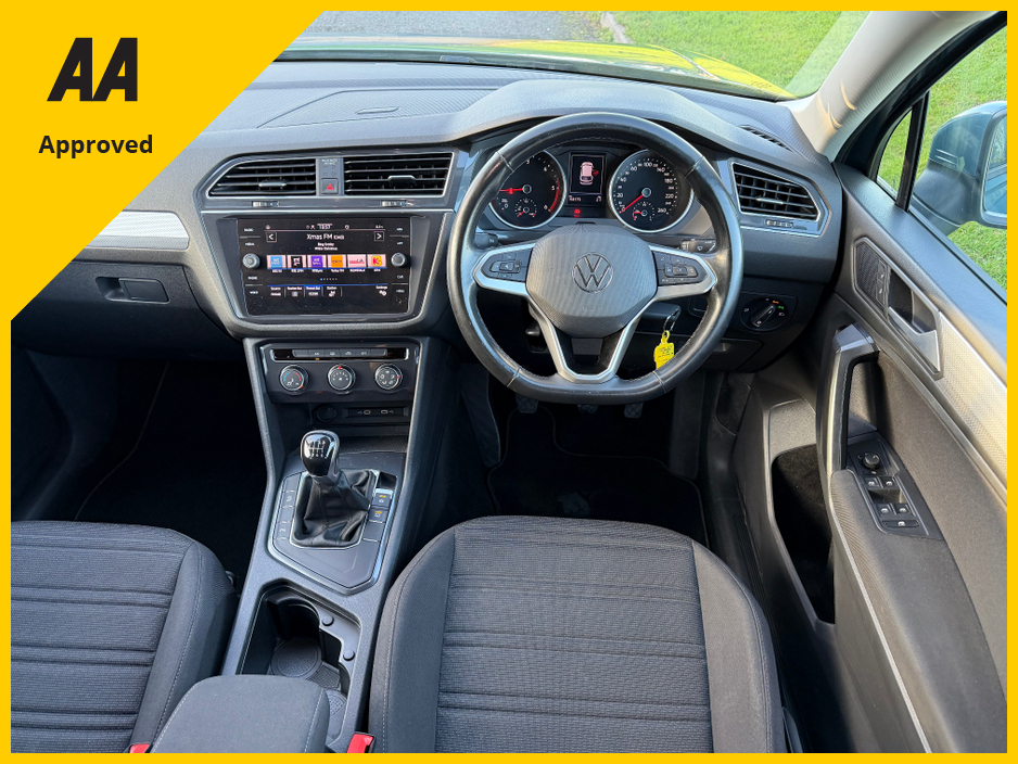 2022 Volkswagen Tiguan - image 13