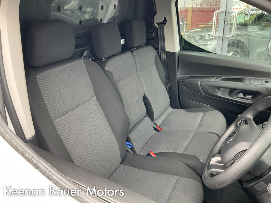 2023 Citroen Berlingo - image 13