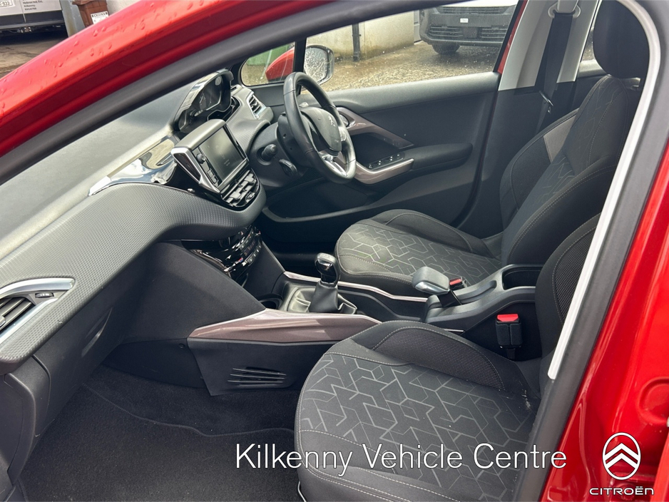 2016 Peugeot 2008 - image 8