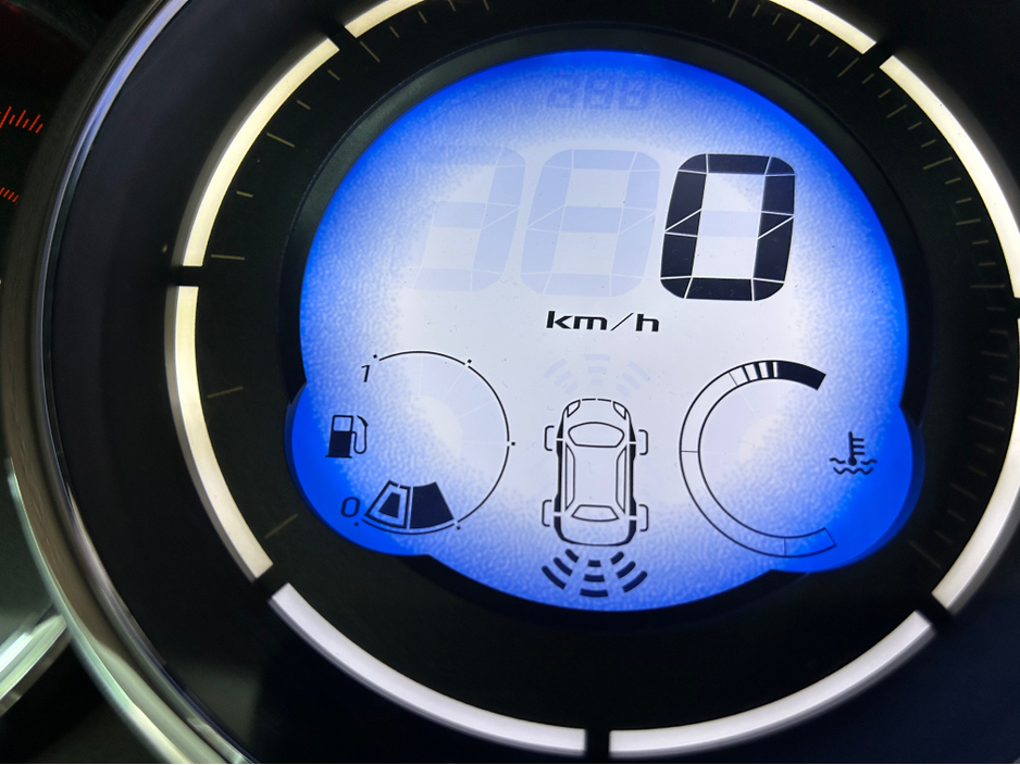 2016 Renault Fluence - image 10