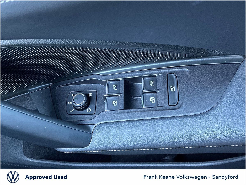 2025 Volkswagen Tiguan - image 32