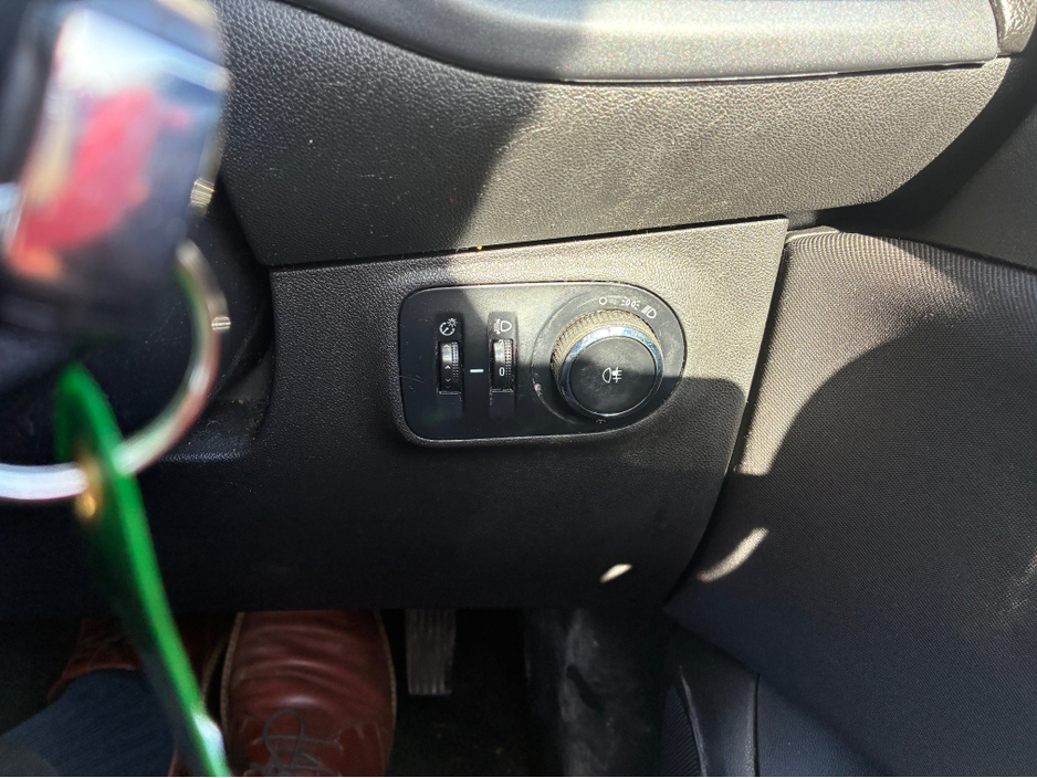 2015 Opel Corsa - image 13