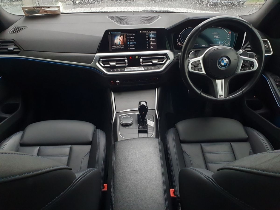 2022 BMW 3 Series - image 4