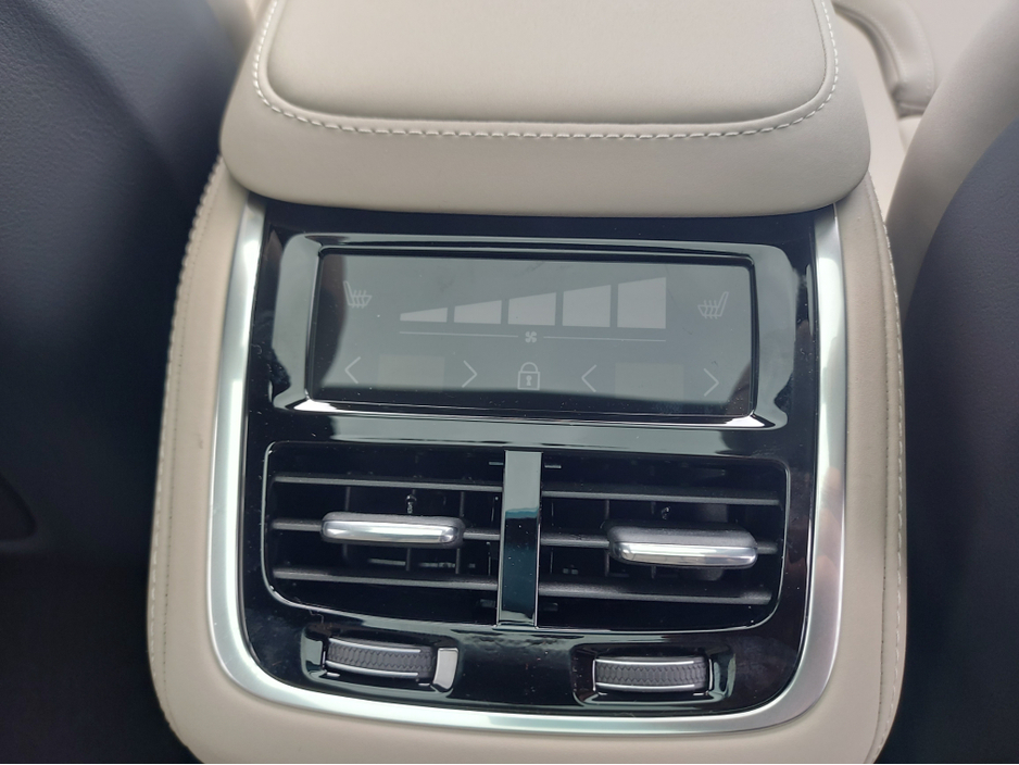 2026 Volvo XC90 - image 21