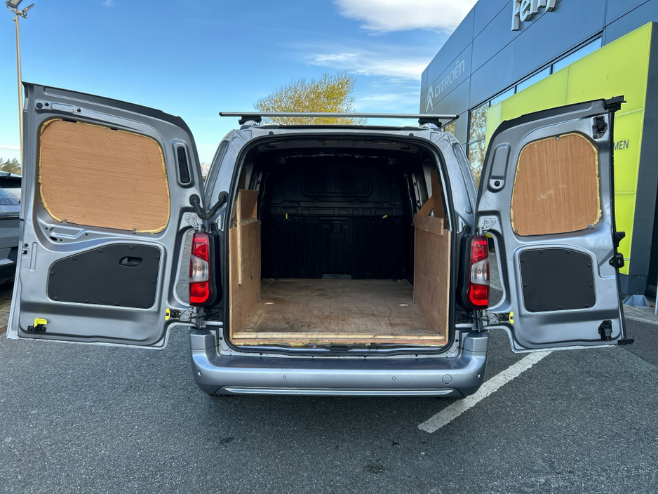 2021 Opel Combo - image 16