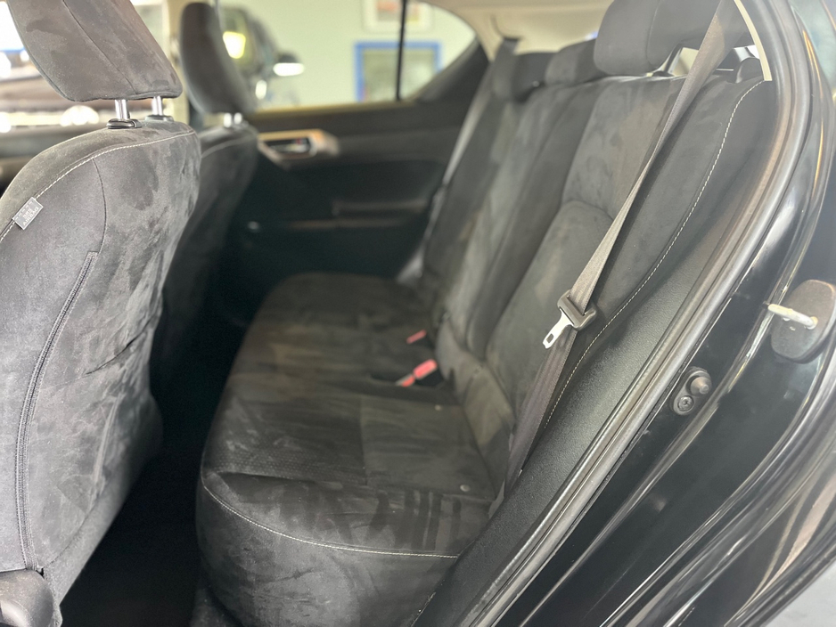 2015 Lexus CT 200 h - image 10