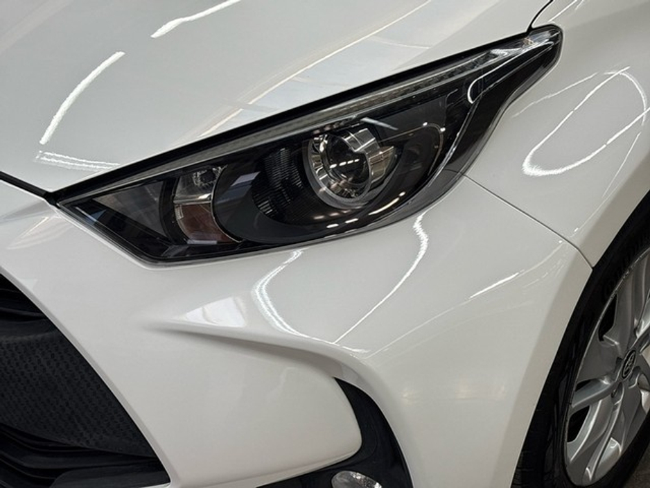 2022 Toyota Yaris - image 18